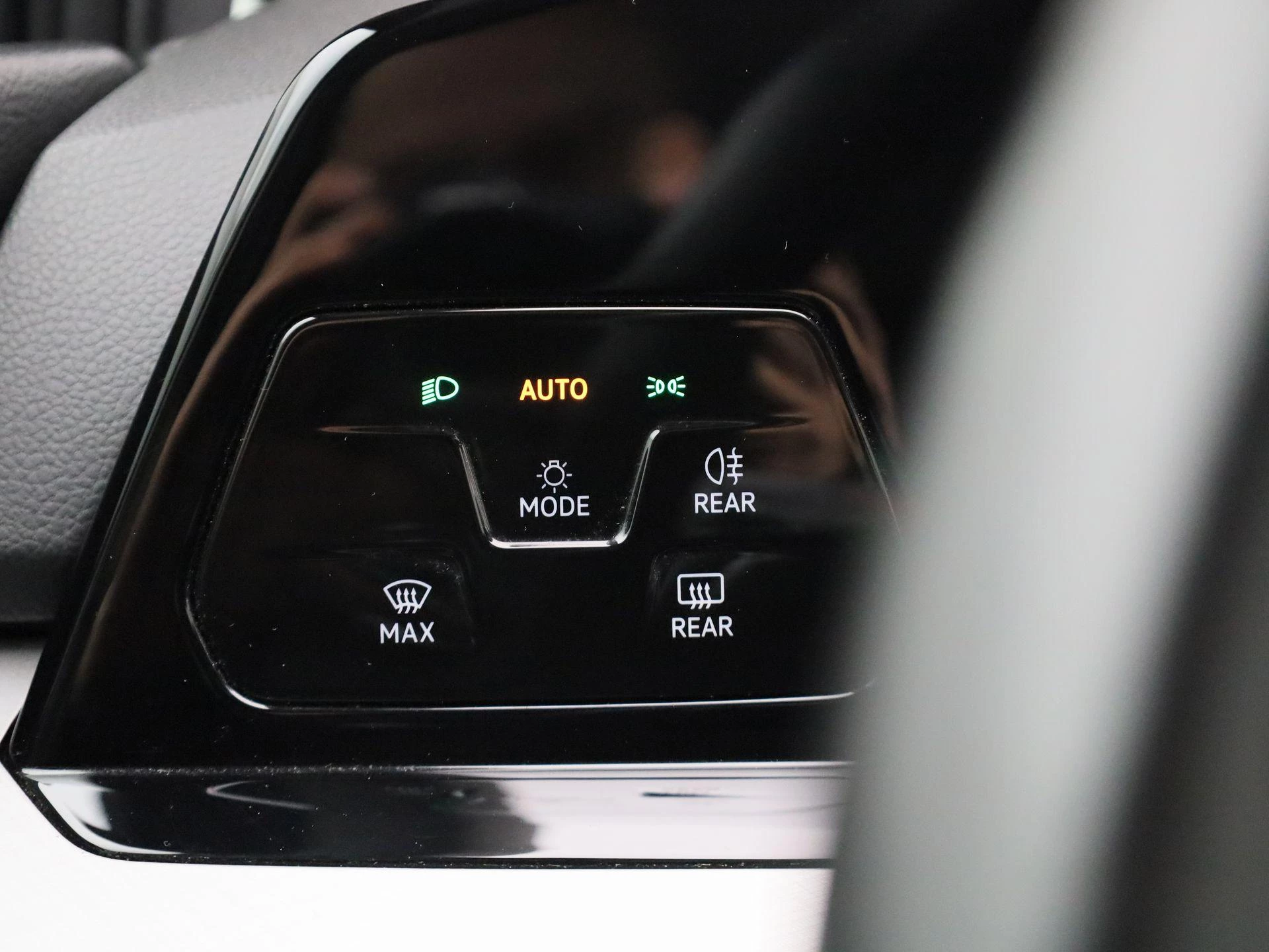 Volkswagen-Golf-image-27