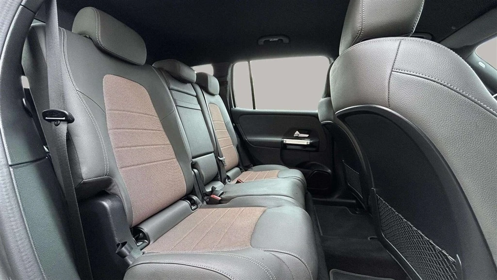 Mercedes-Benz-EQB-image-23