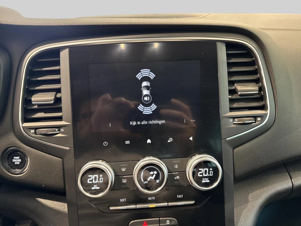 Renault-Mégane Grand Tour-image-14
