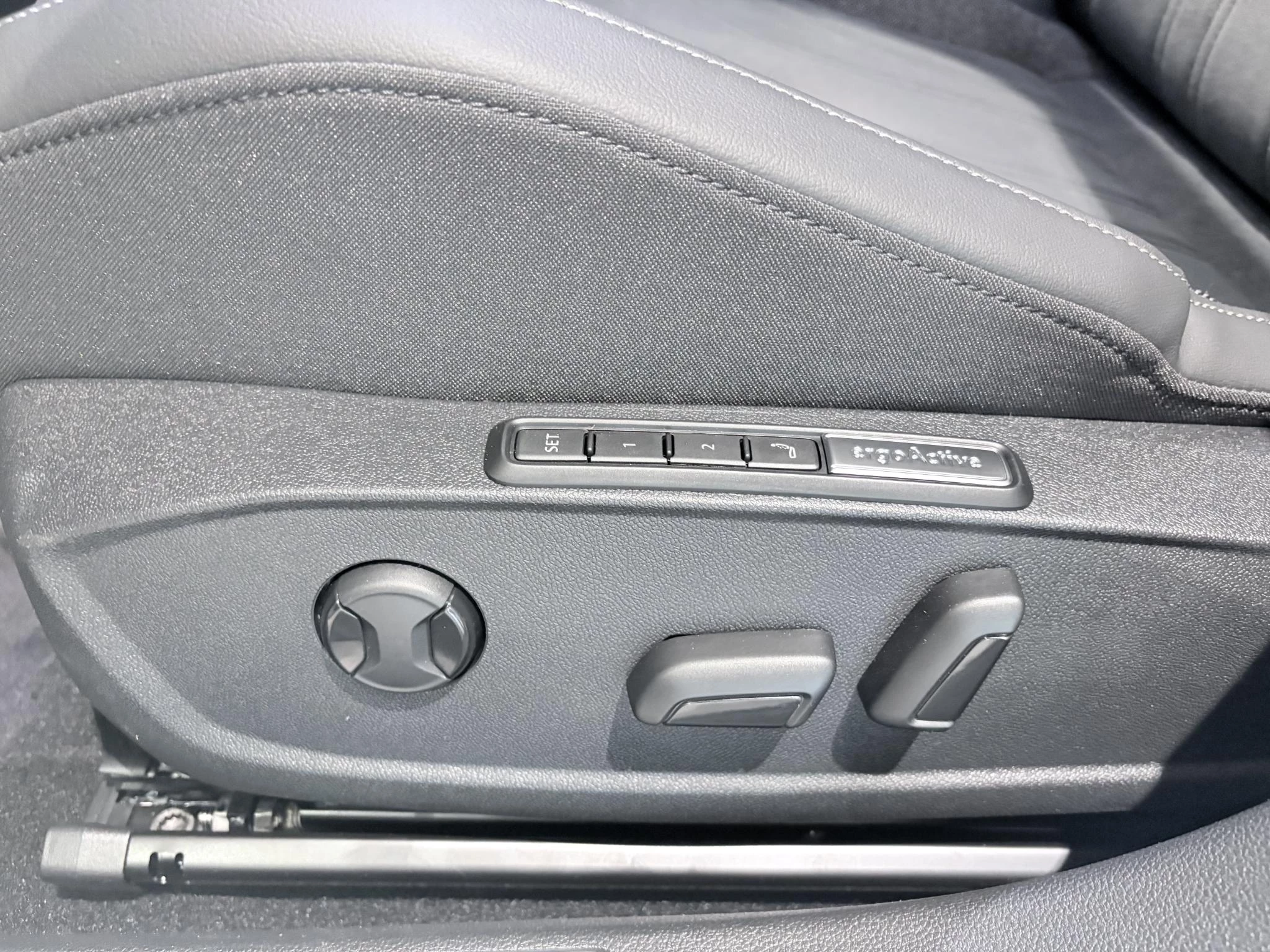 Volkswagen-Golf-image-14
