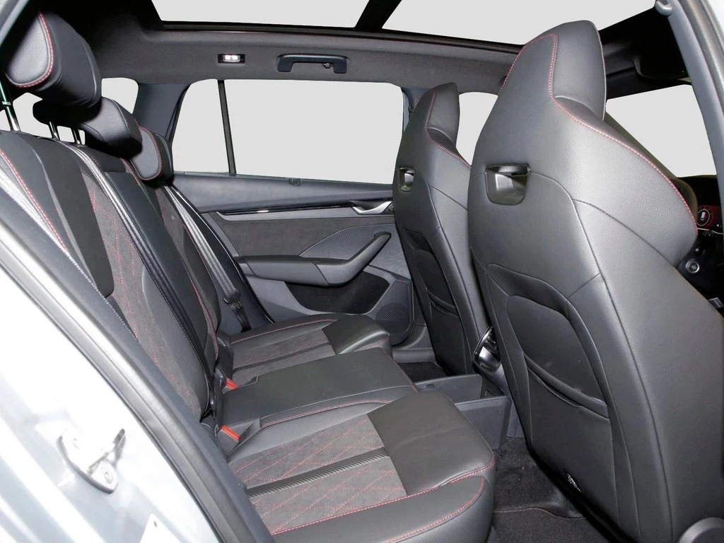 Škoda Octavia Combi RS 2.0 TSI UPE 58.240 AHK Pano 18"
