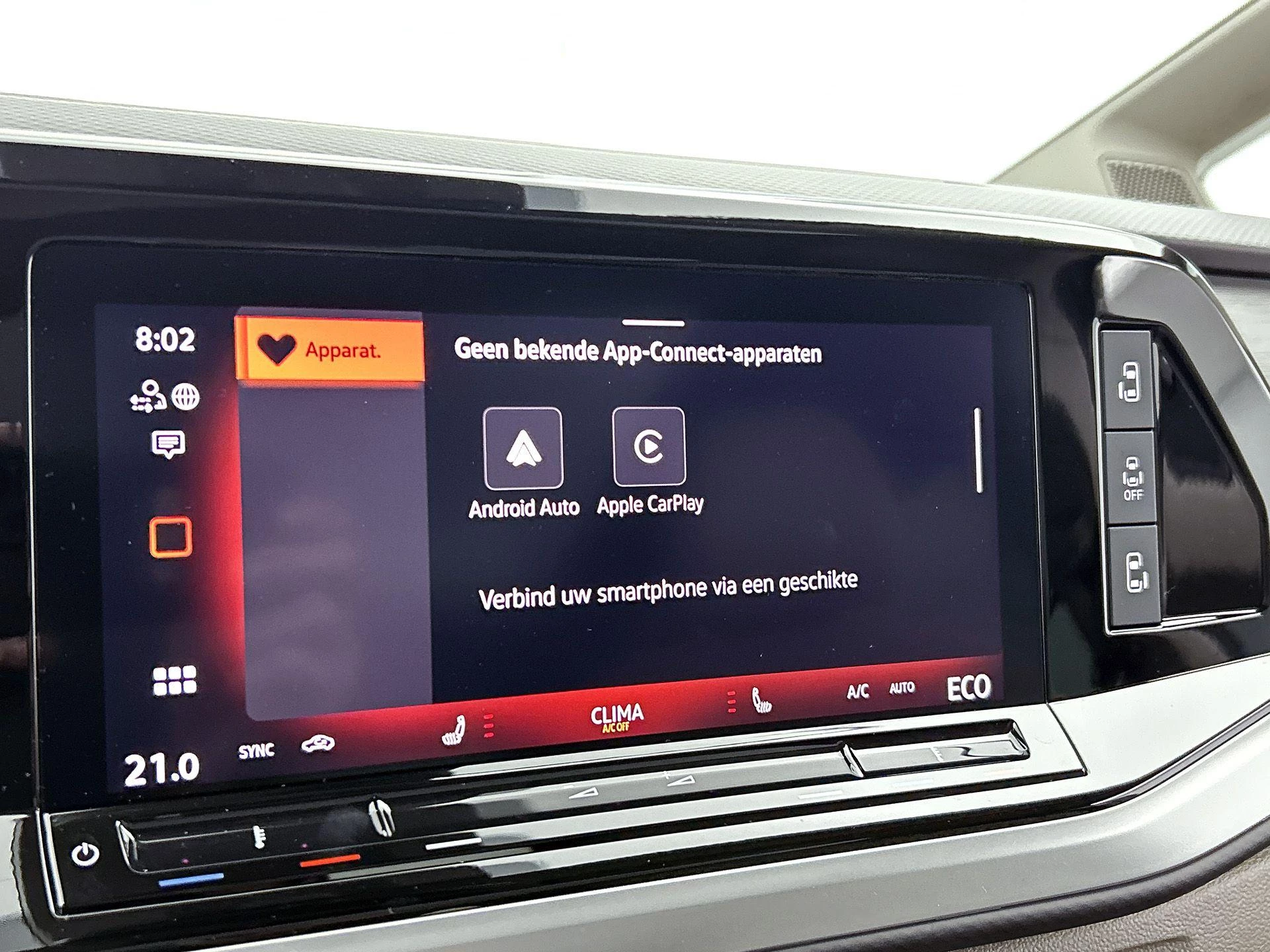 Volkswagen-Multivan-image-16