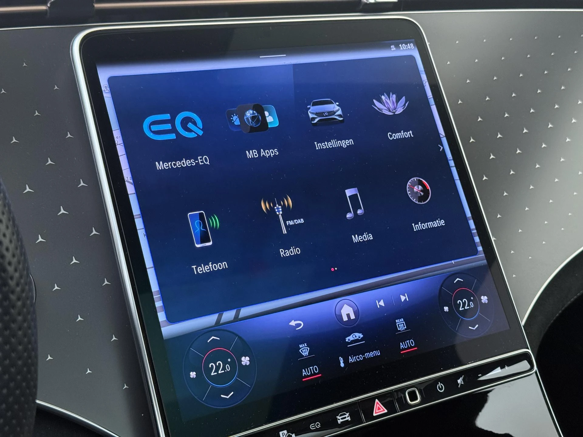 Mercedes-Benz-EQS-image-16