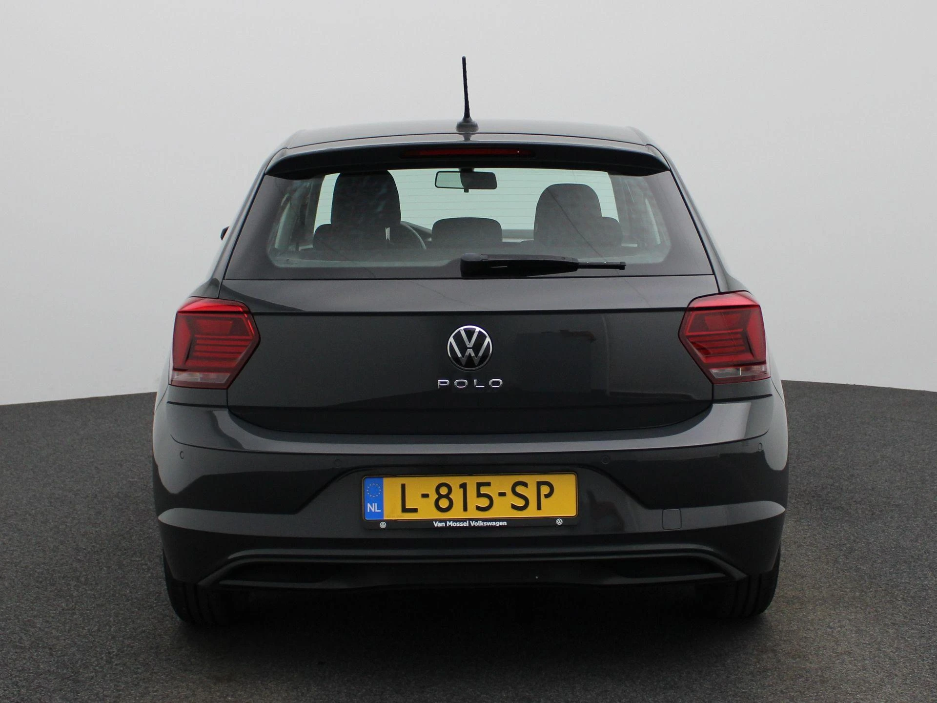 Volkswagen-Polo-image-4