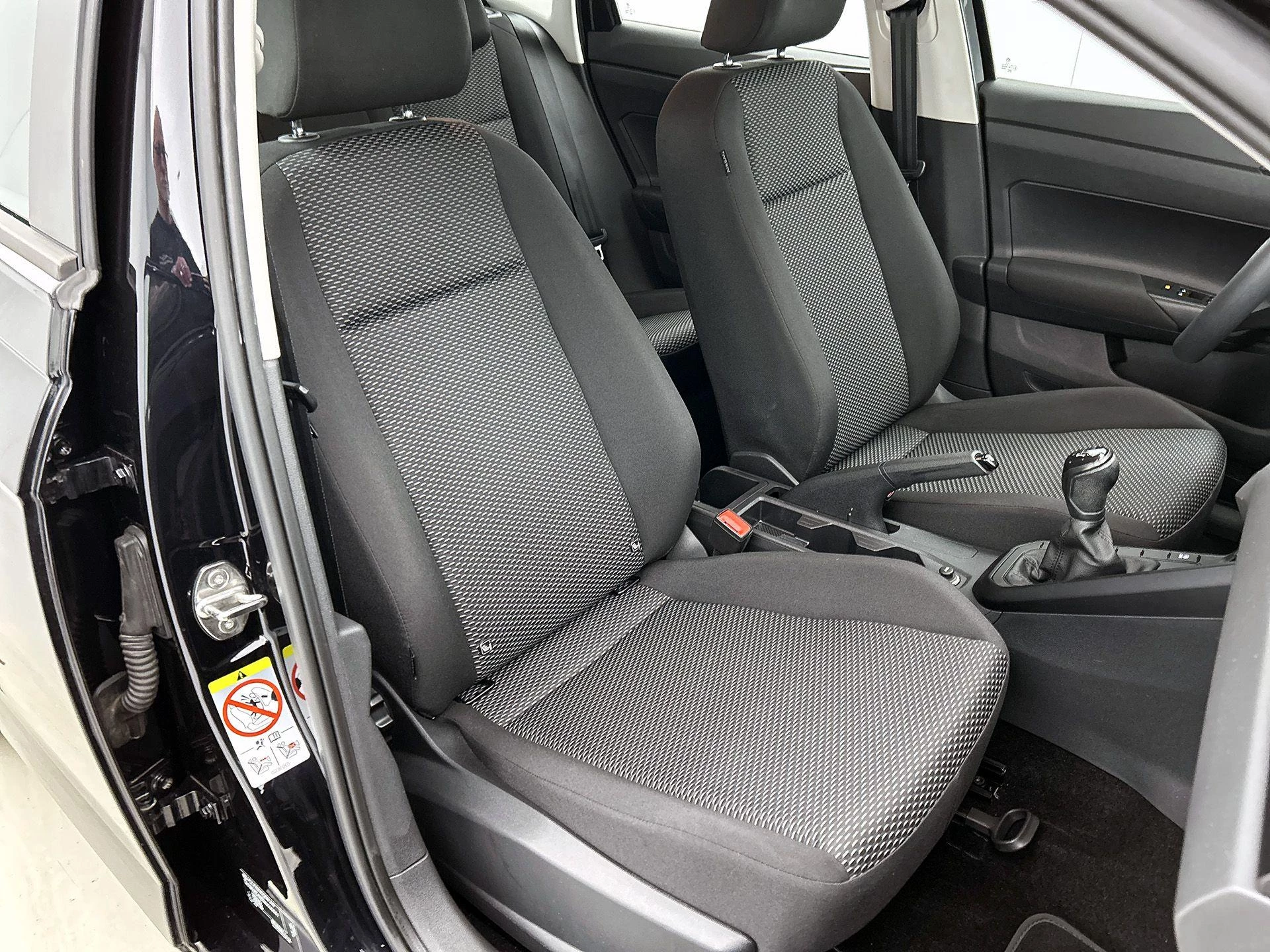 Volkswagen-Polo-image-38