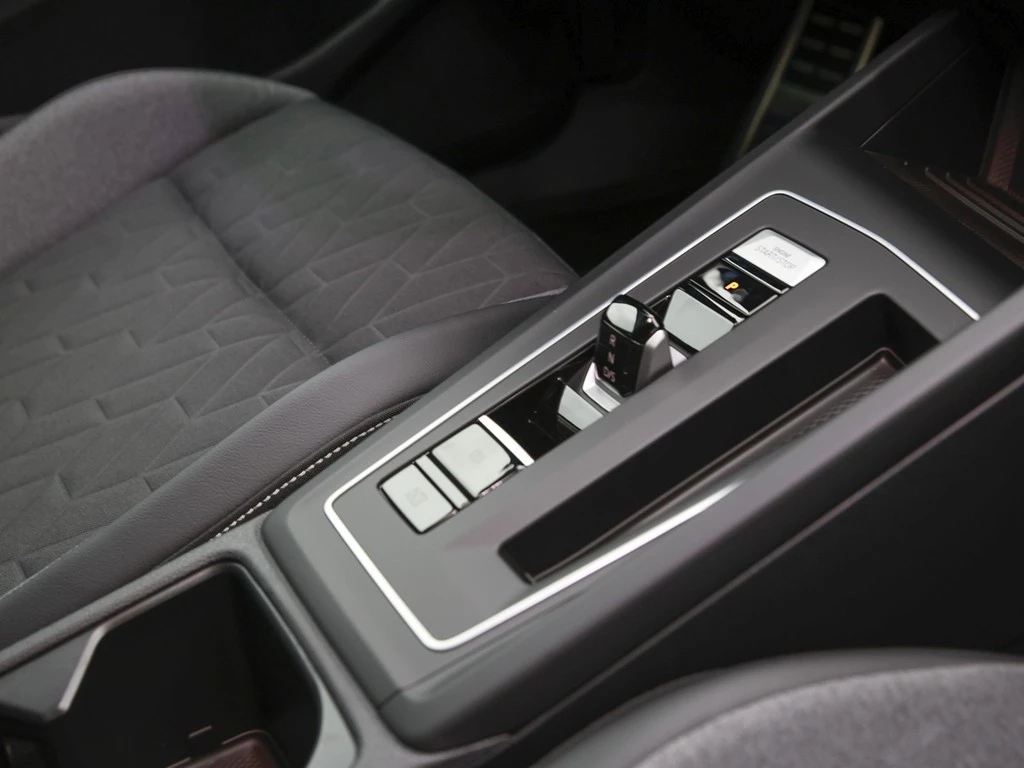 Volkswagen Golf 8 FL 1.5 eTSI Energy AHK, RFK, Navi VAL