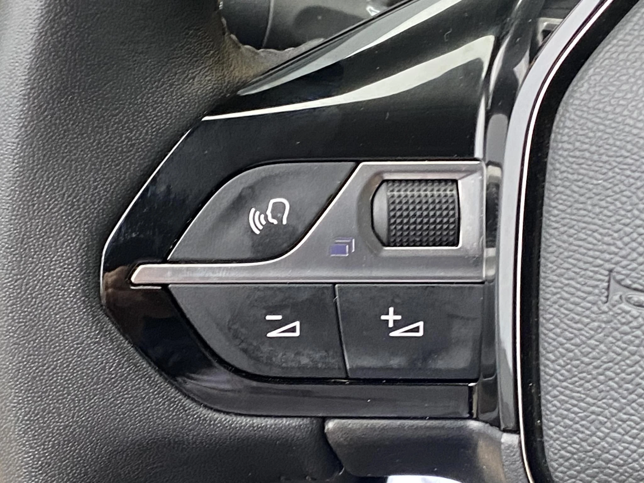 Peugeot-e-208-image-16