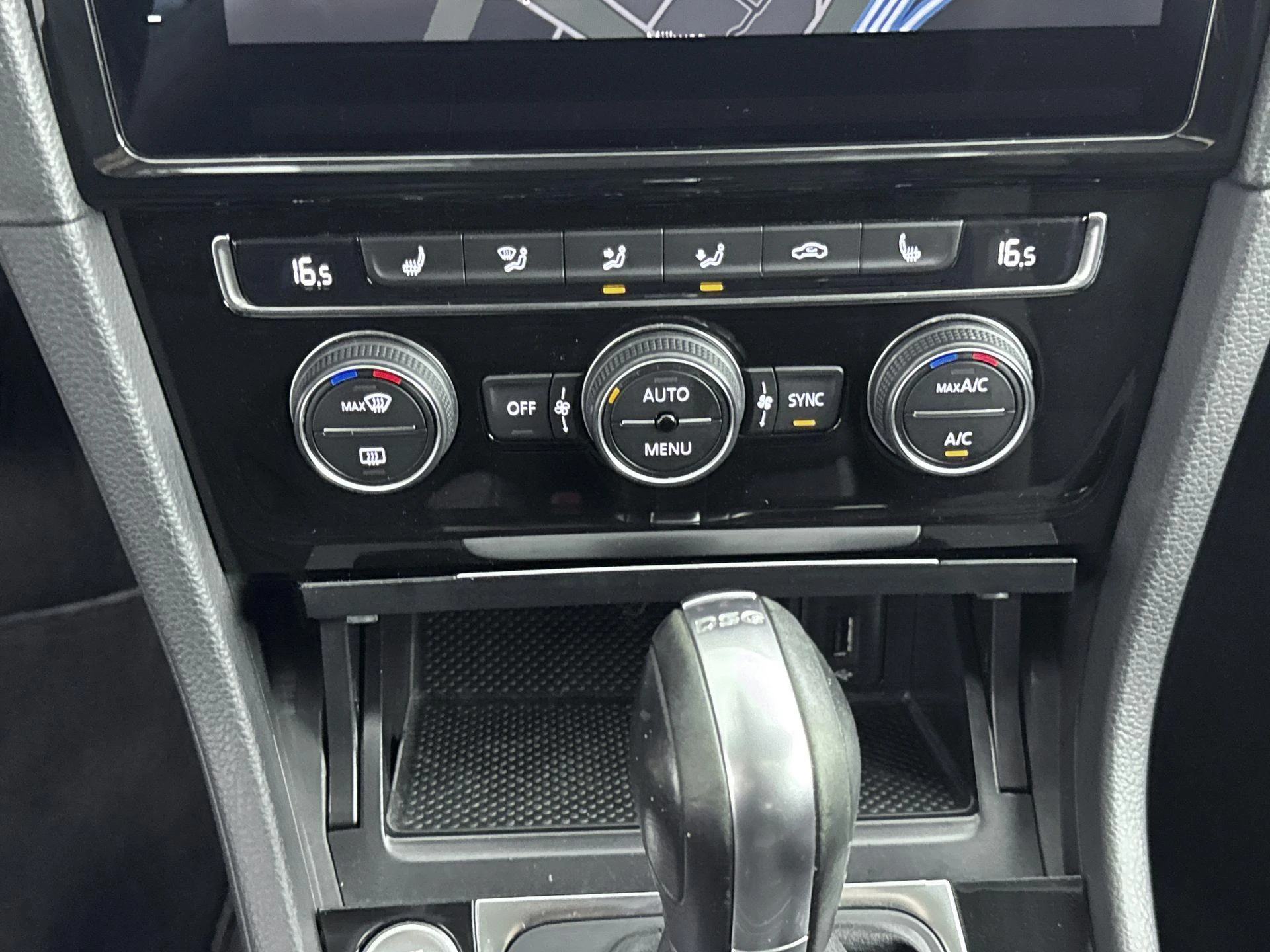 Volkswagen-Golf-image-14