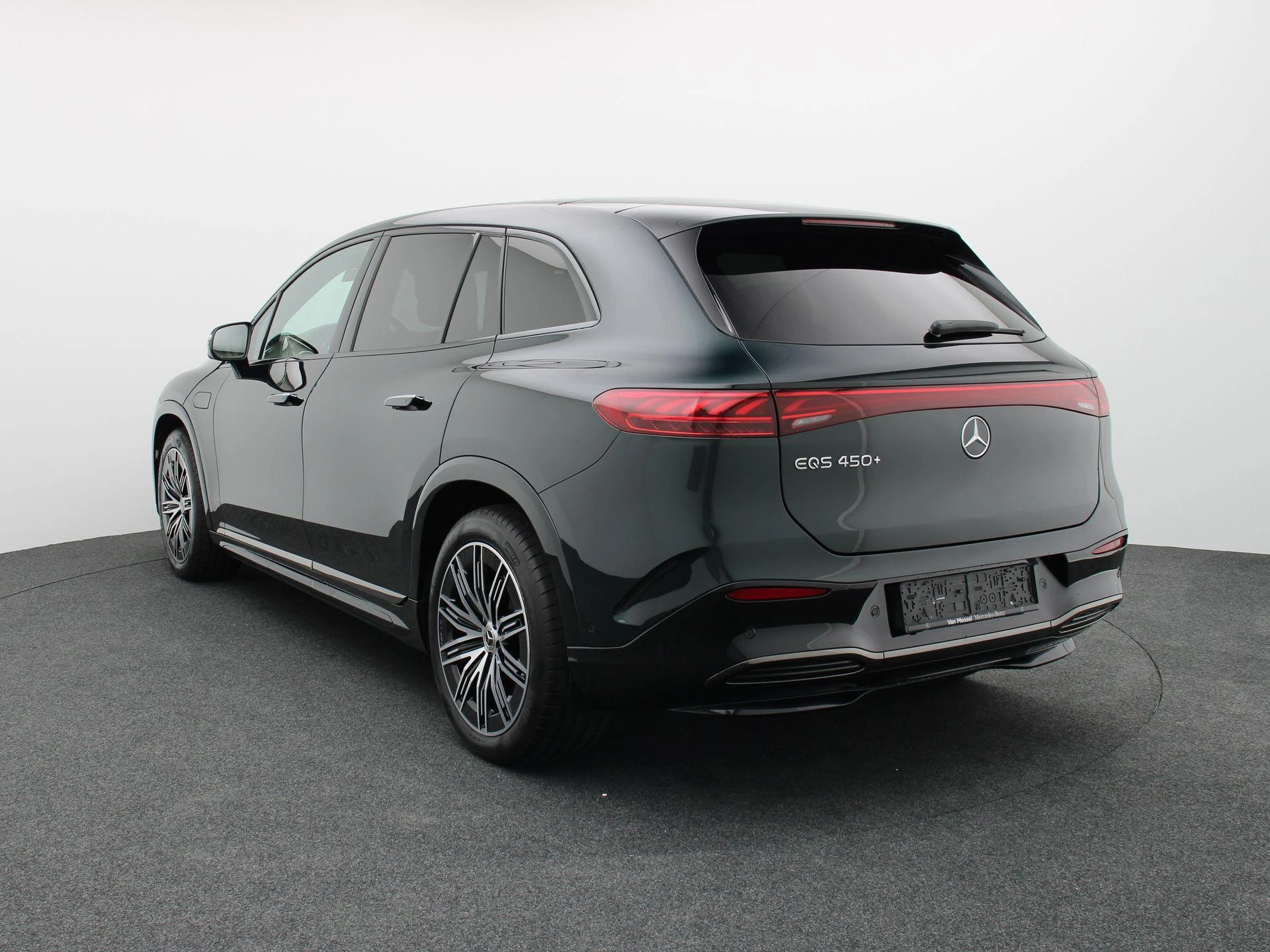 Mercedes-Benz-EQS-image-1