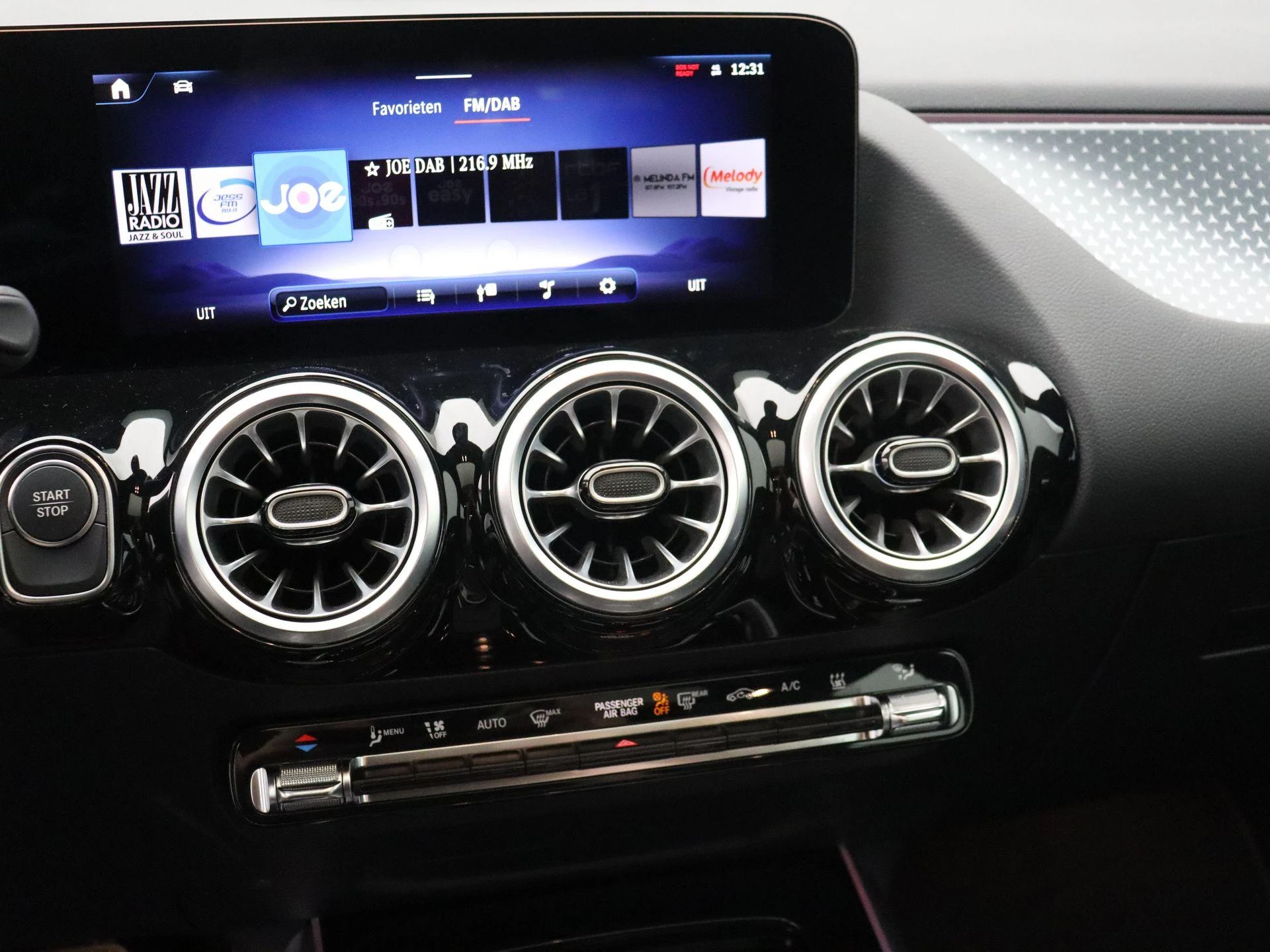 Mercedes-Benz-EQA-image-12