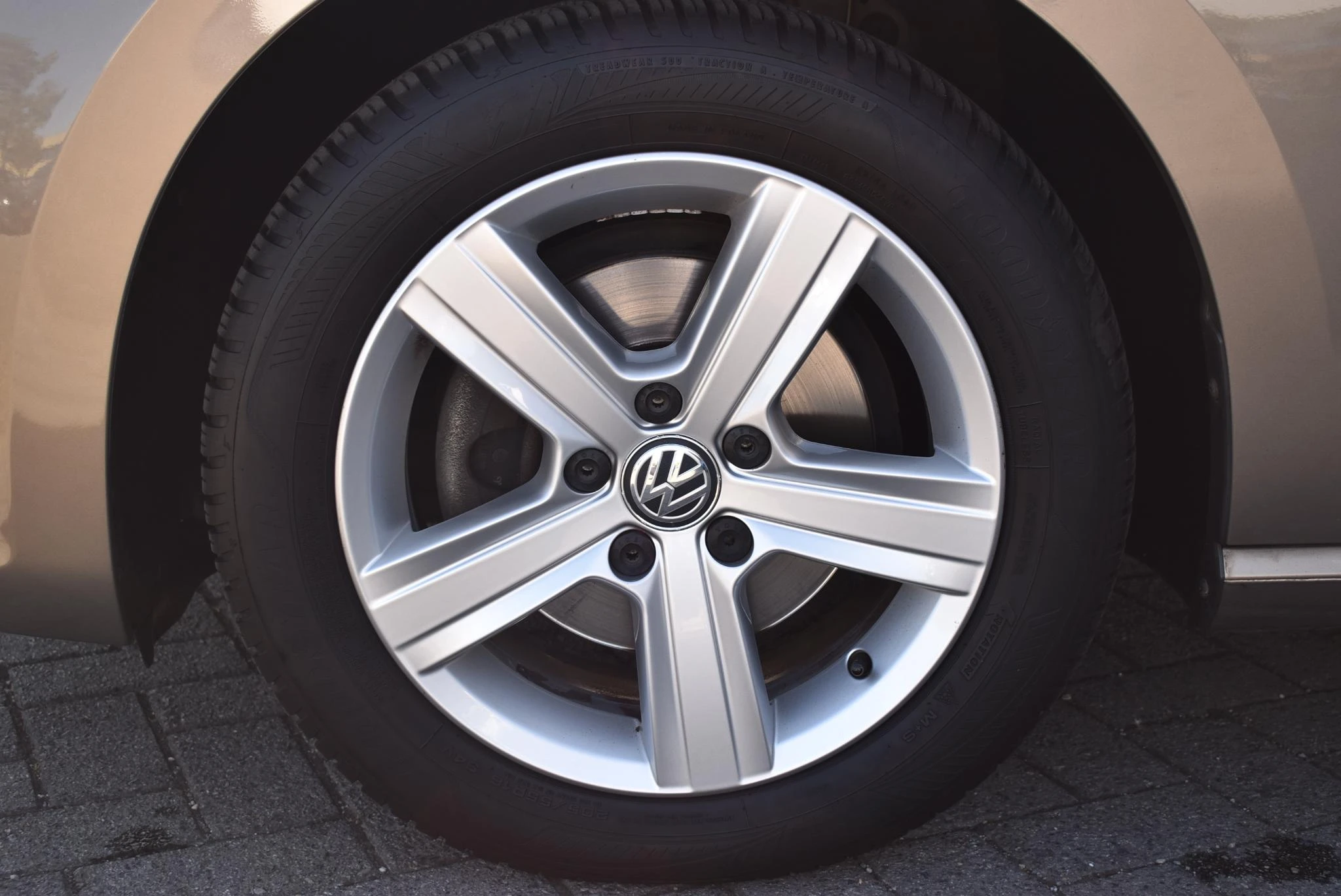 Volkswagen-Golf Sportsvan-image-9