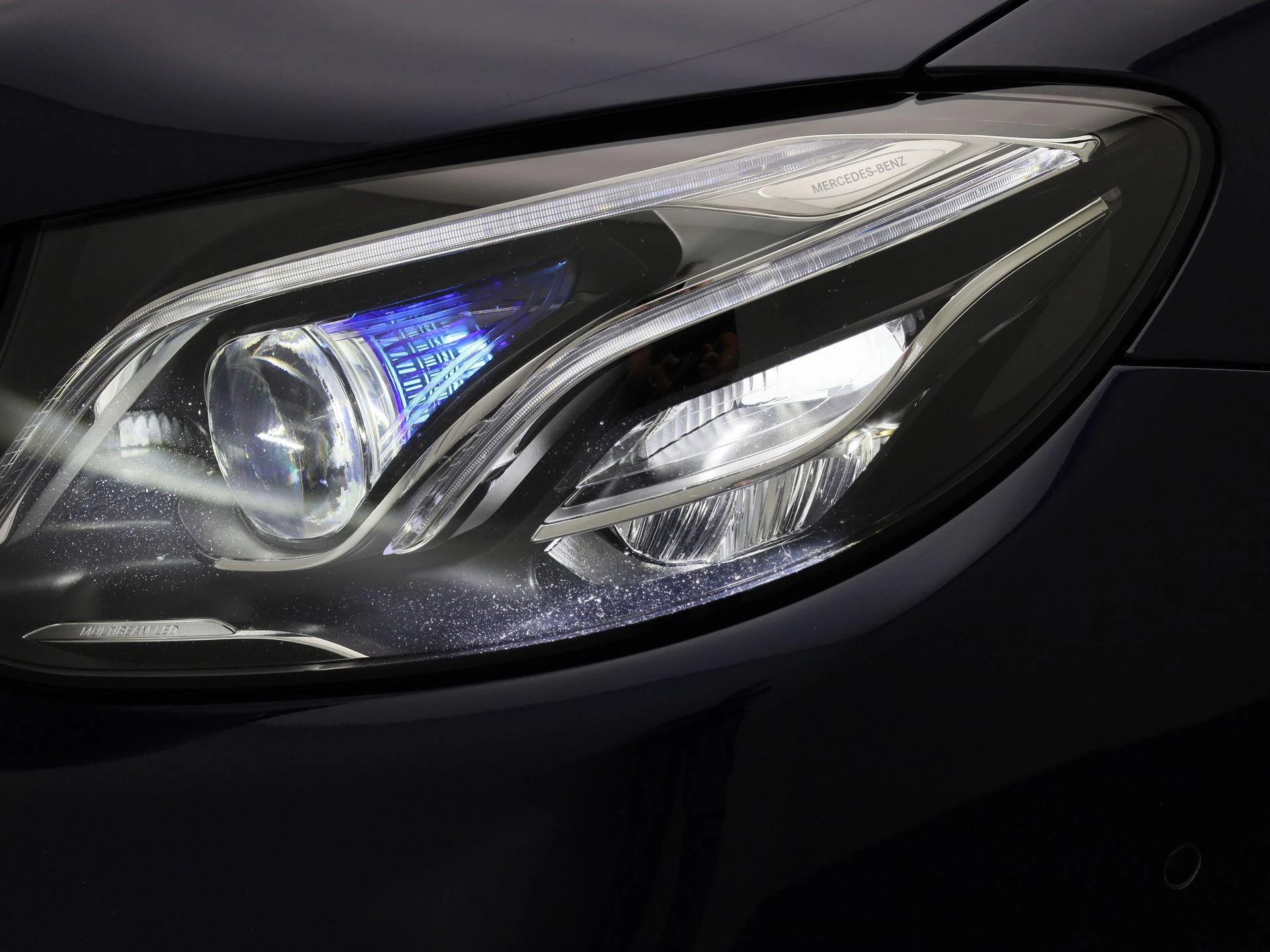 Mercedes-Benz-E-Klasse-image-12