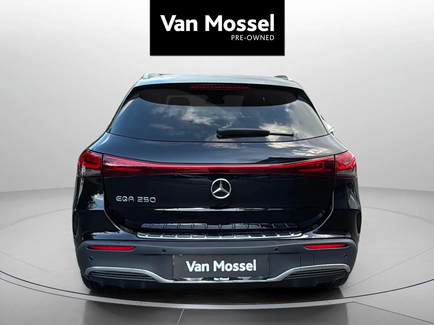 Mercedes-Benz-EQA-image-3