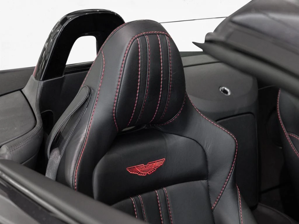 Aston Martin-V8 Vantage-image-5
