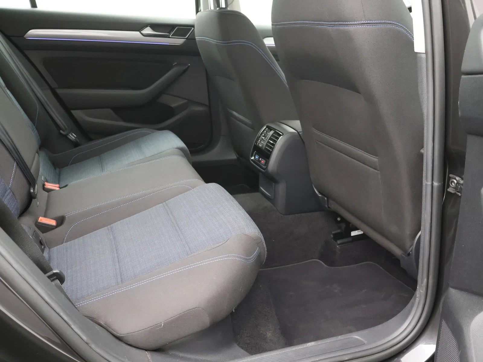 Volkswagen Passat Variant GTE Passat Variant GTE 'usiness 1.4 SI 218PK *AUTOMAAT*CAMERA*NAVI*PDC*ACC*KEYLESS GO*APP-CONNECT*...*
