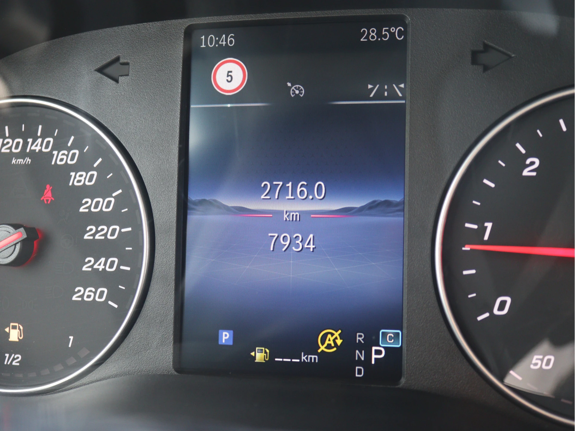 Mercedes-Benz-Vito-image-5