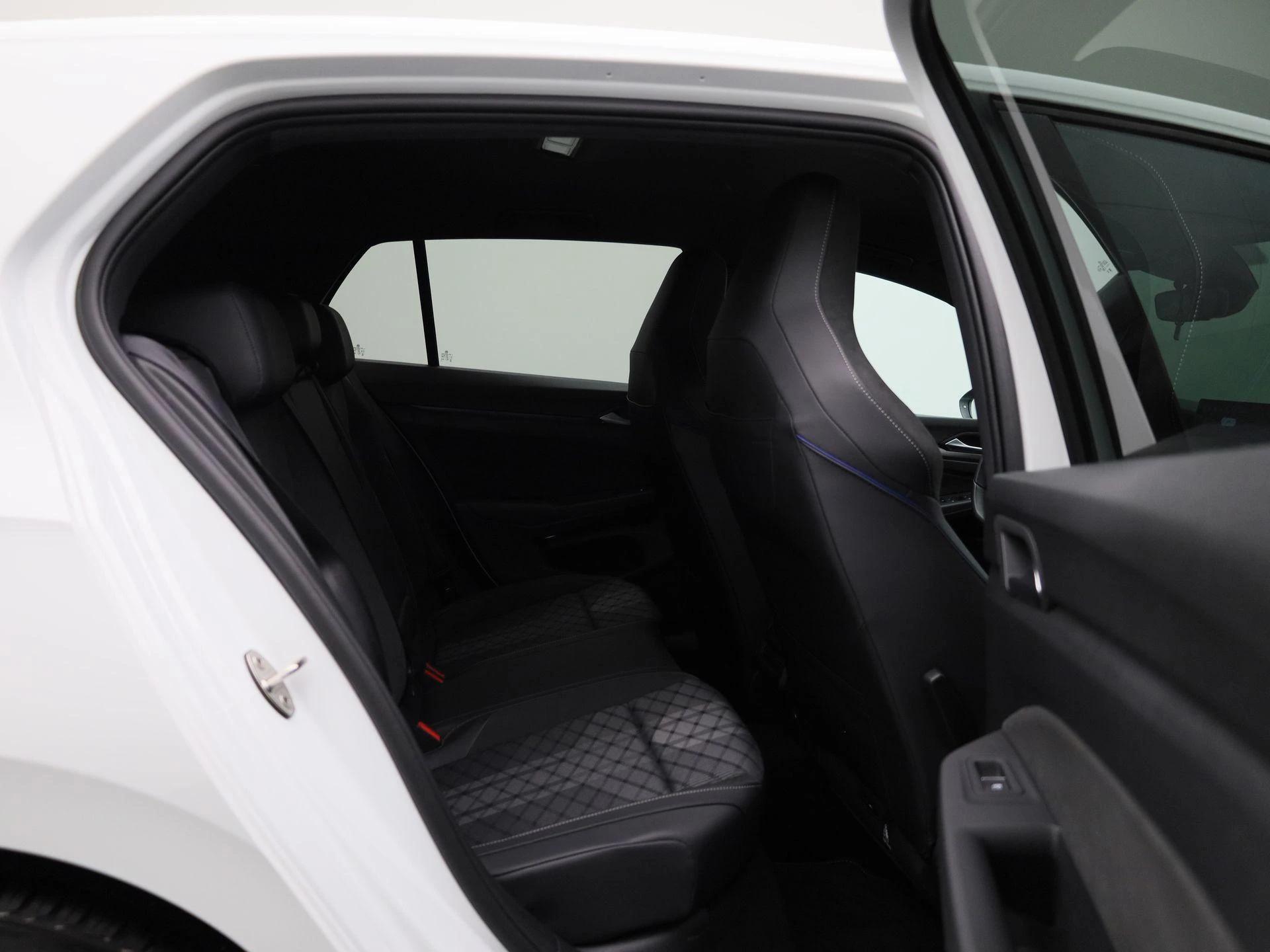 Volkswagen Golf 1.5 eTSI R-Line Edition