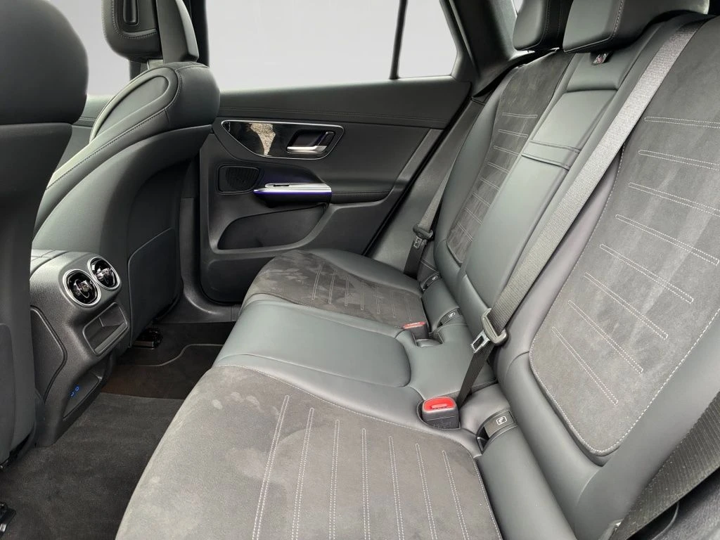 Mercedes-Benz-GLC 220 d-image-9