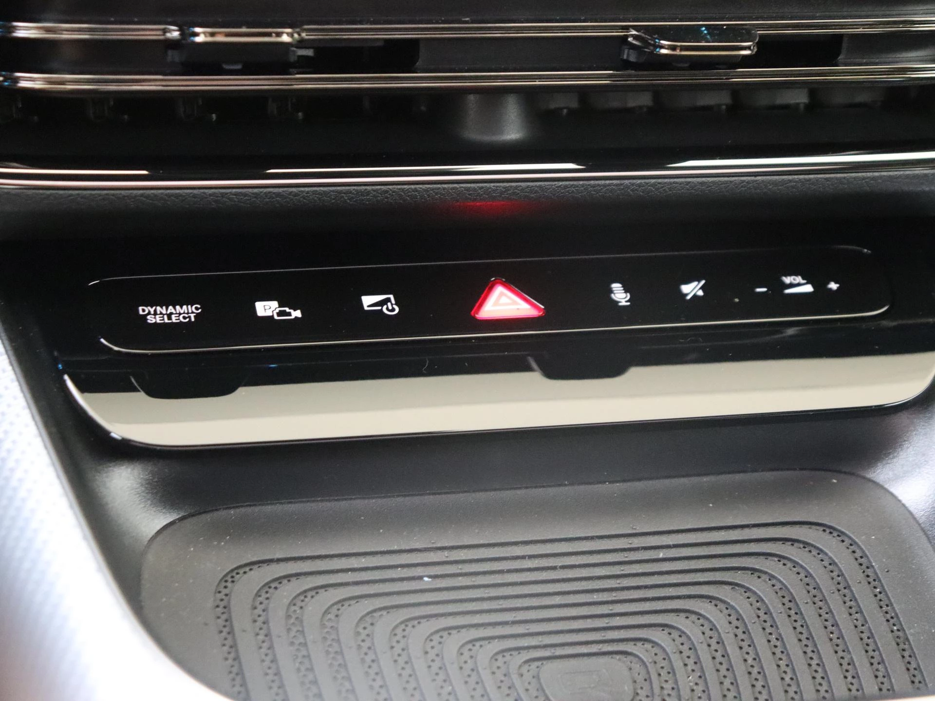Mercedes-Benz-CLA-image-19