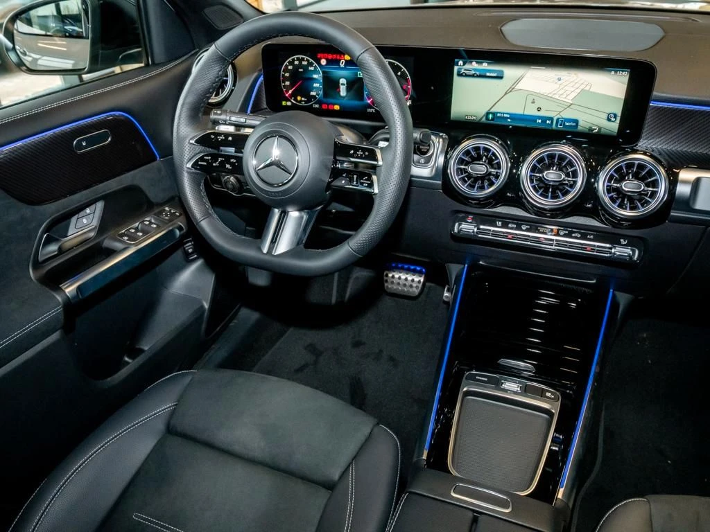Mercedes-Benz-GLB 200 d-image-8