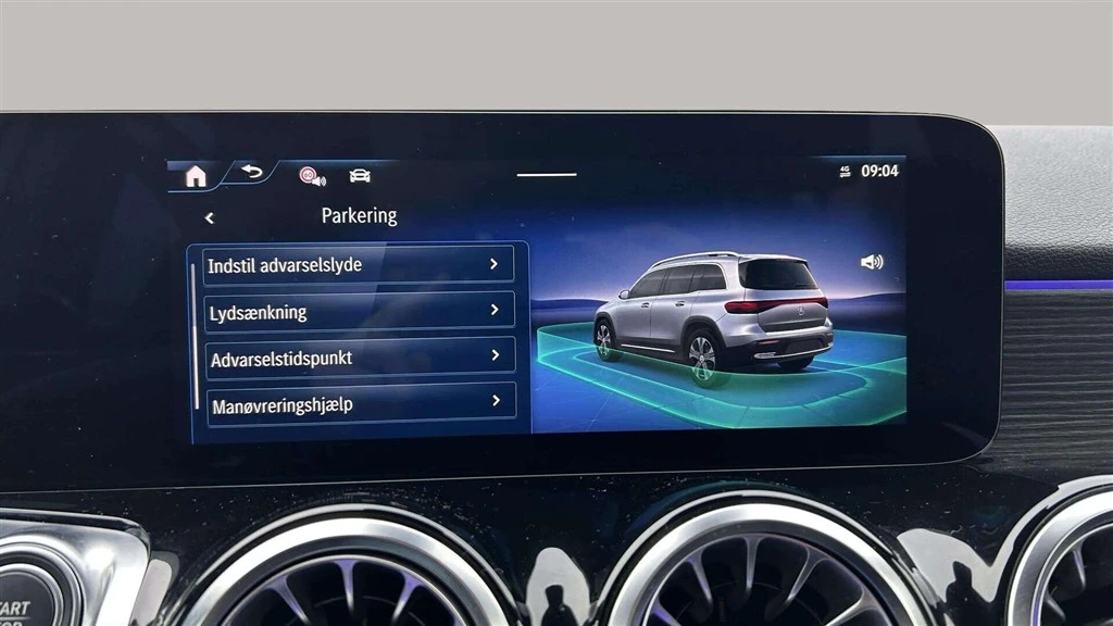 Mercedes-Benz-EQB-image-19