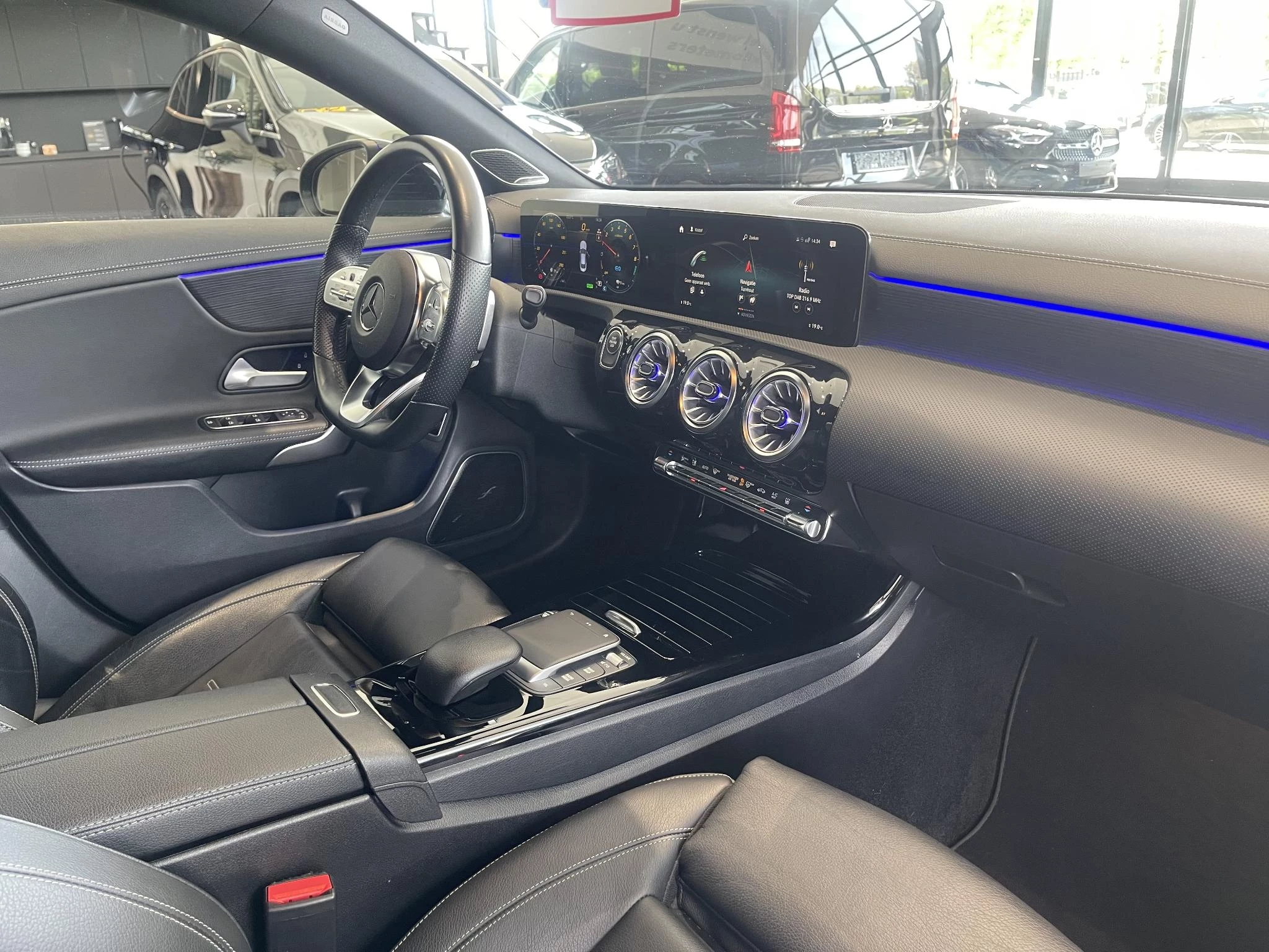 Mercedes-Benz CLA 250 e AMG Line + LEDER + CARPLAY + BURMESTER + MULTIBEAM LED +