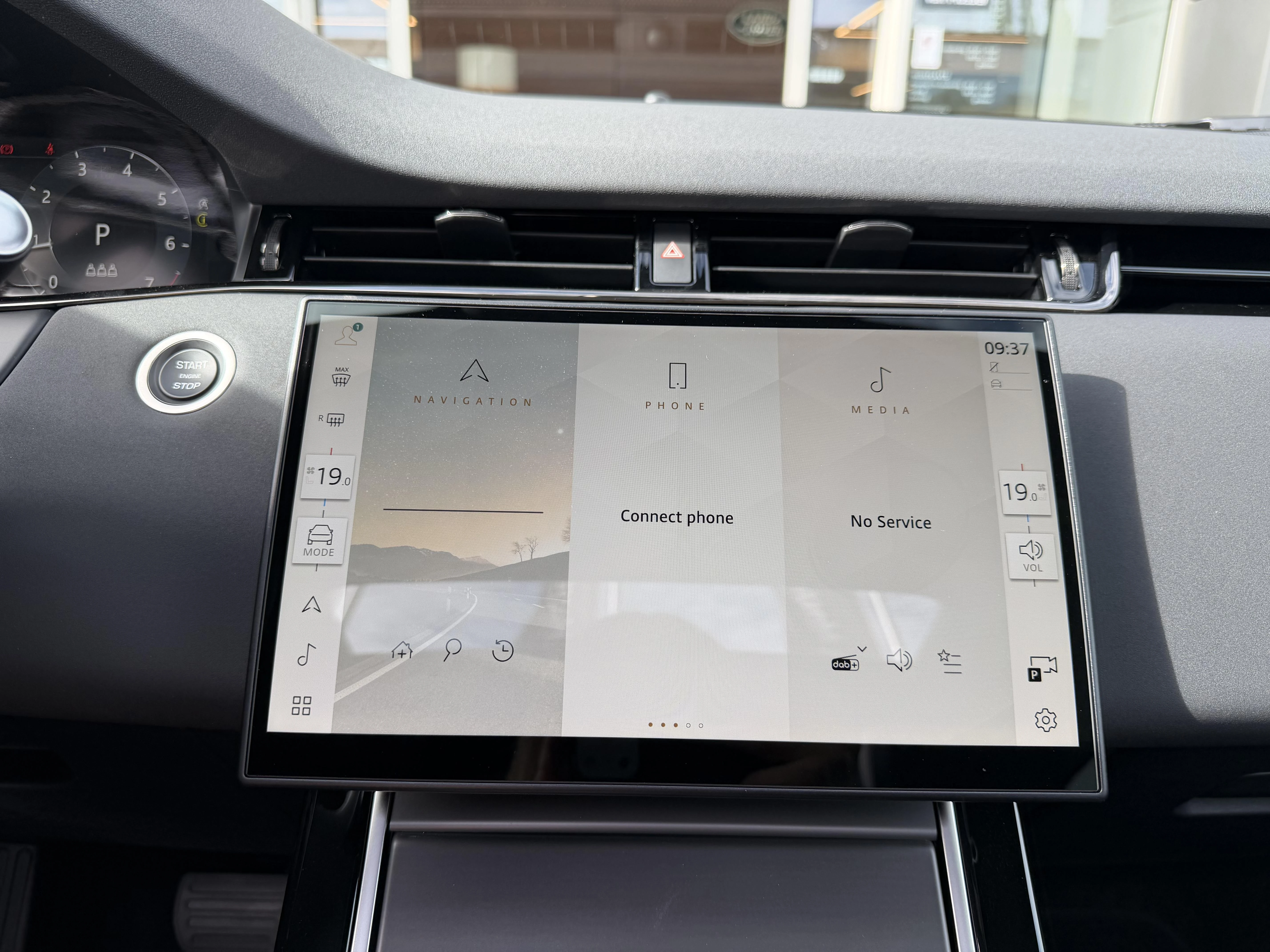 Land Rover-Range Rover Evoque-image-14