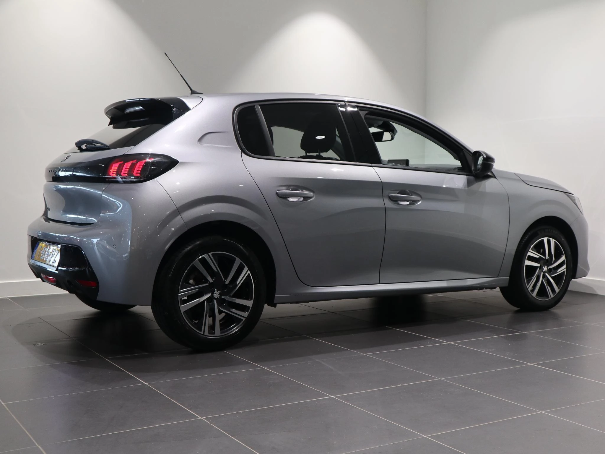 Peugeot-208-image-1