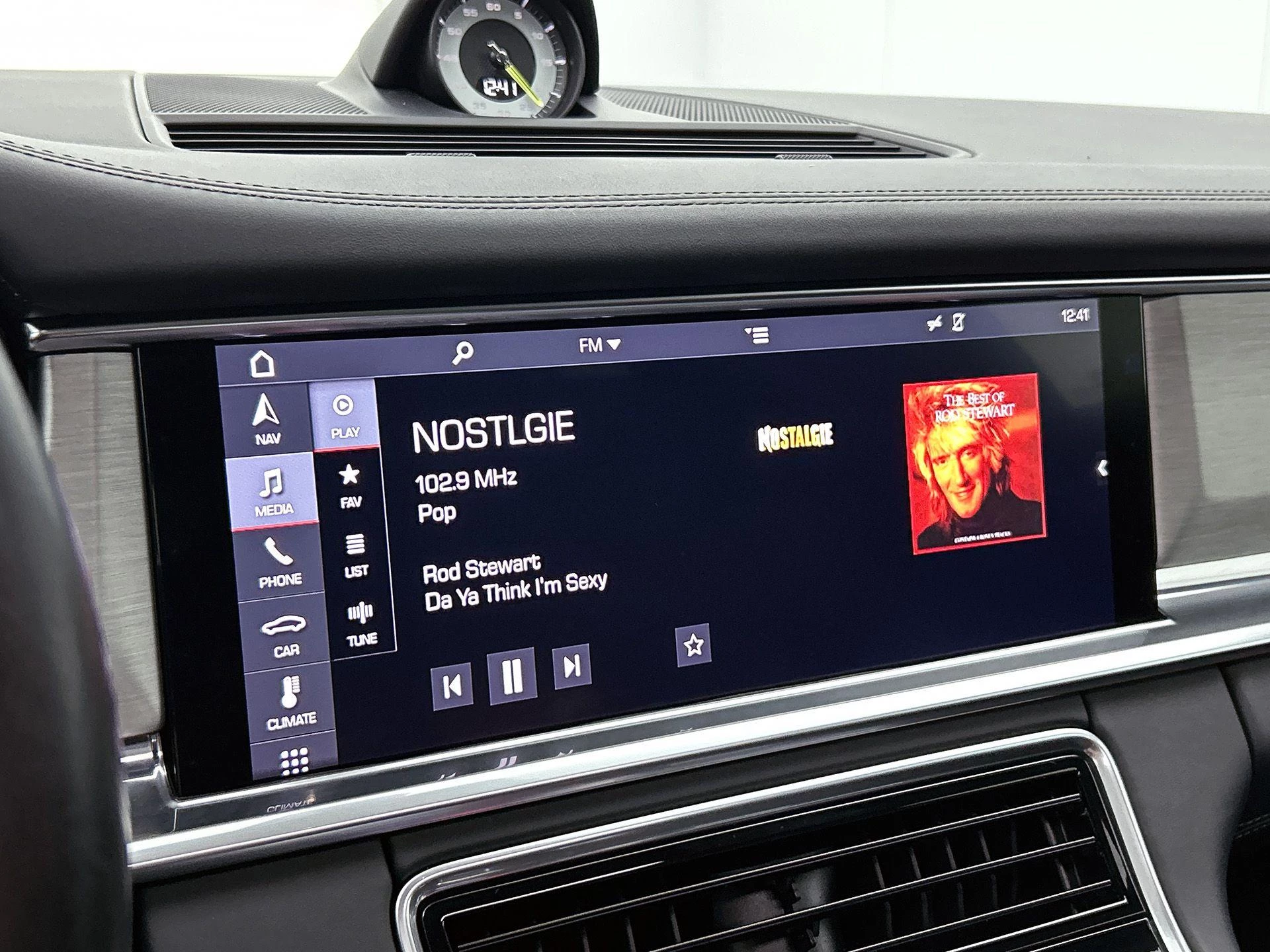 Porsche-Panamera-image-6