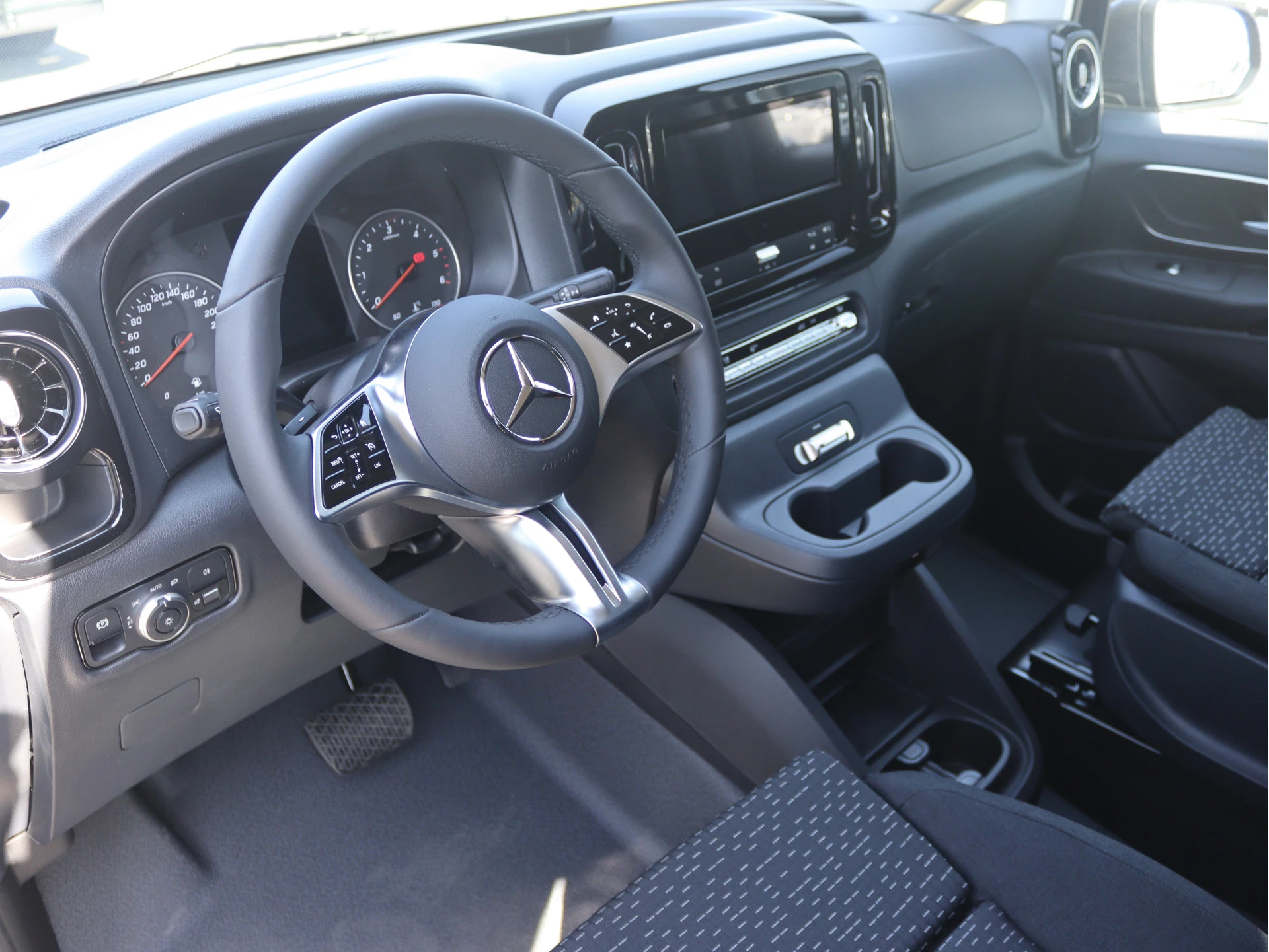 Mercedes-Benz-Vito-image-3