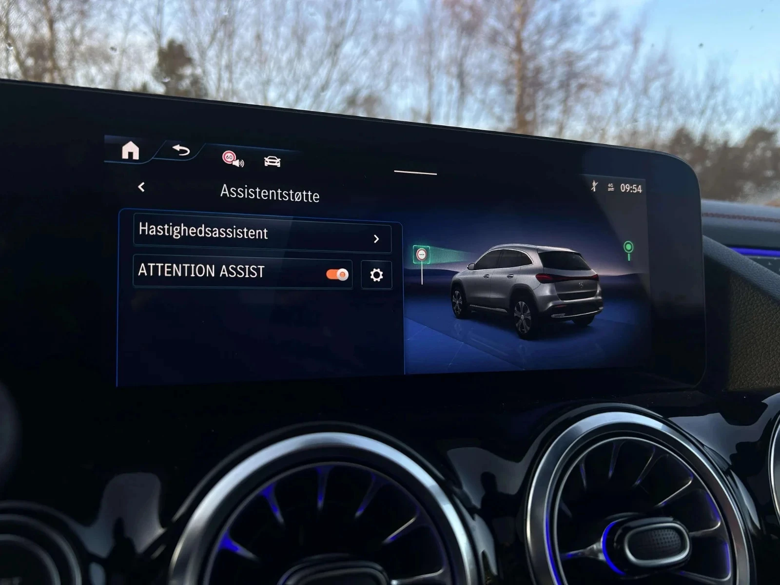 Mercedes-Benz-EQA-image-17