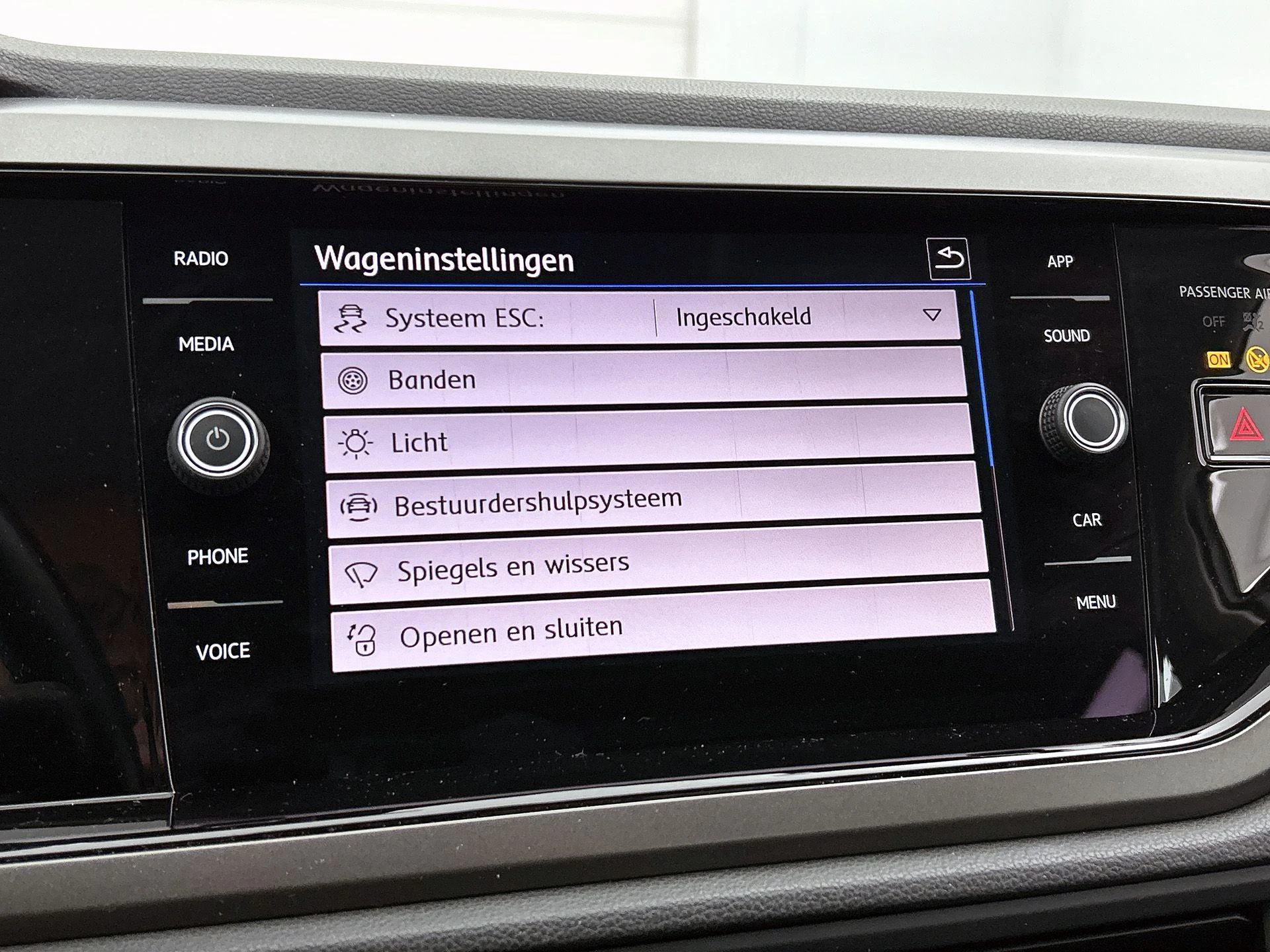 Volkswagen-Polo-image-8