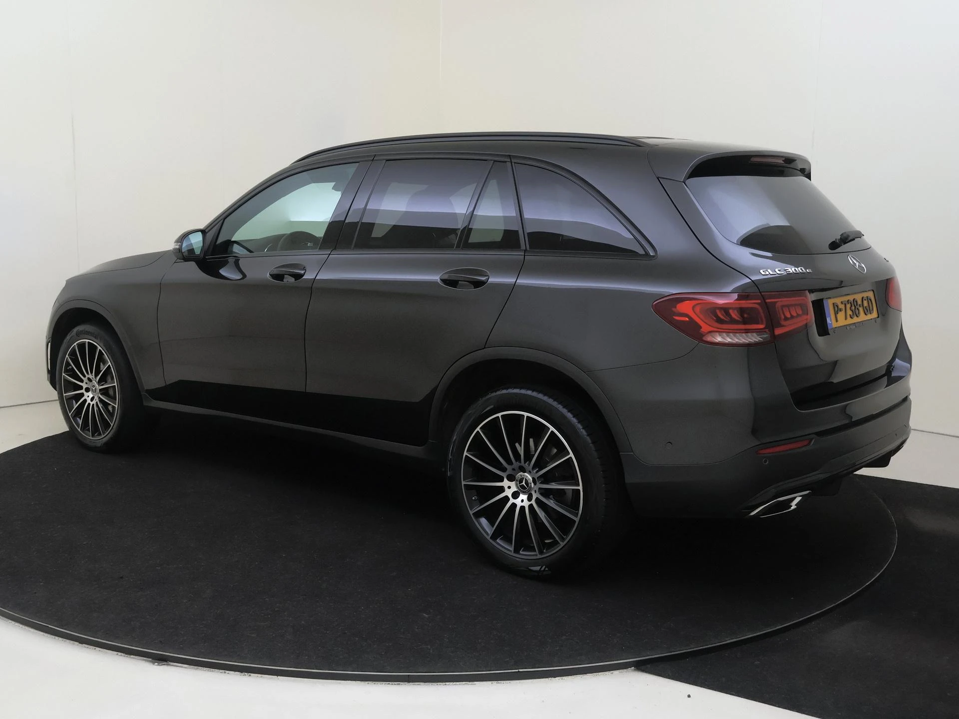 Mercedes-Benz-GLC-image-2