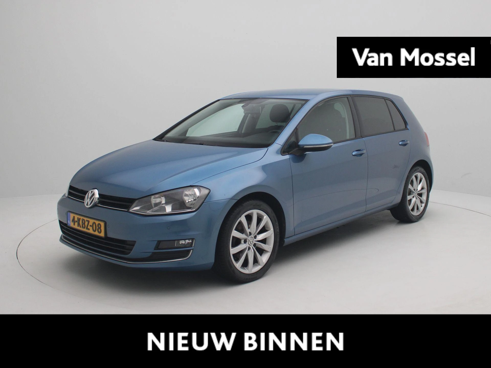 Volkswagen-Golf-image-0