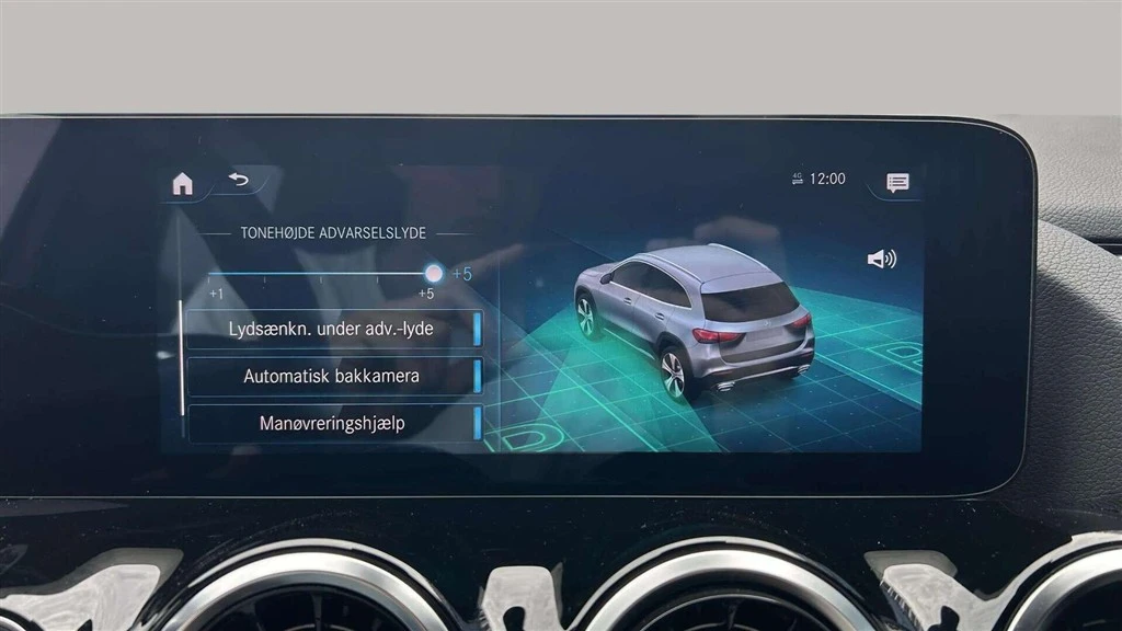 Mercedes-Benz-GLA-image-15