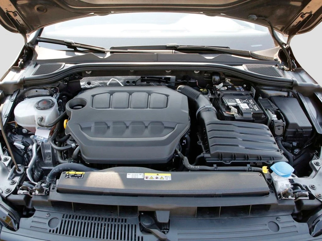 Volkswagen-Golf-image-6