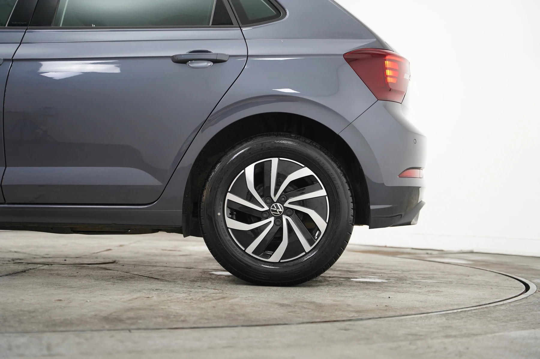 Volkswagen-Polo-image-29