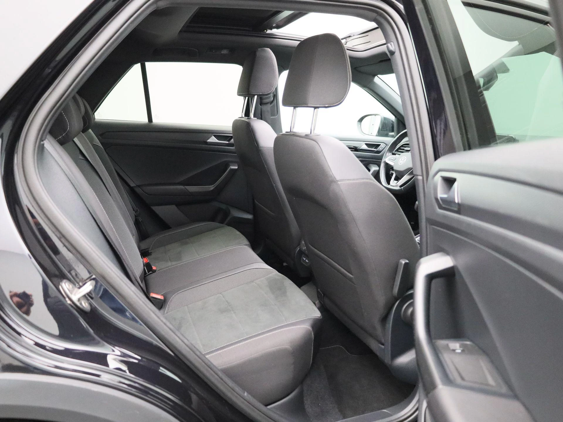 Volkswagen-T-Roc-image-38