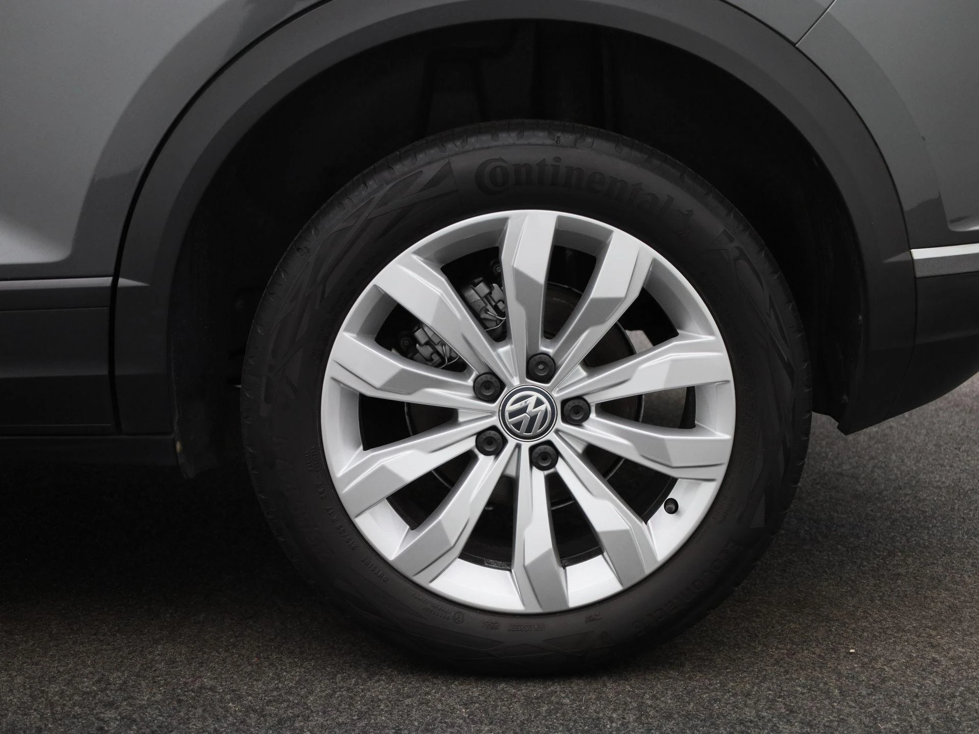 Volkswagen-T-Roc-image-12