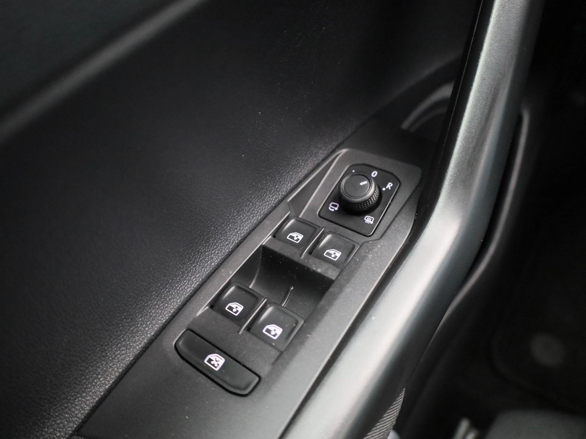 Volkswagen-Polo-image-18