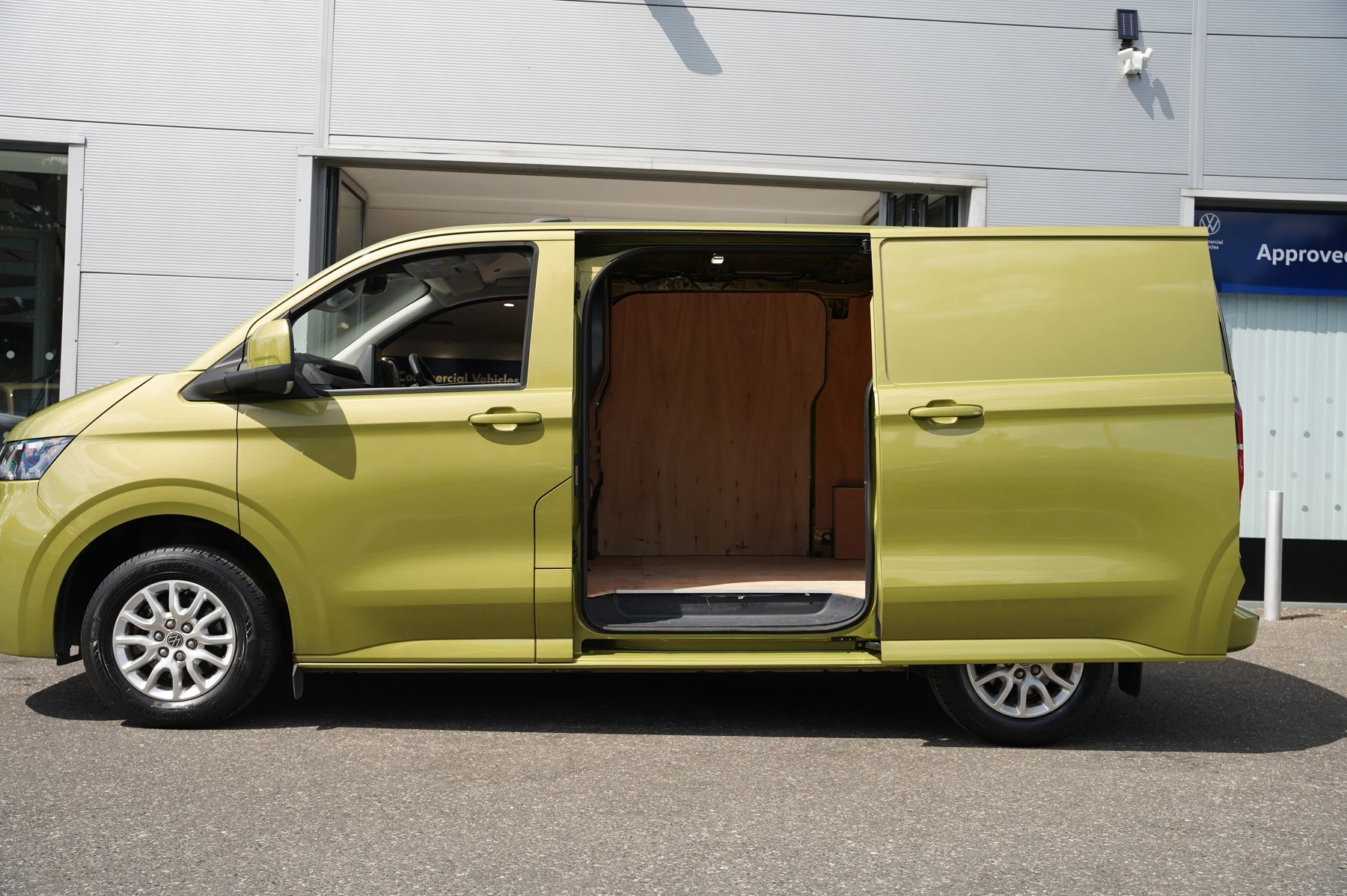 Volkswagen-Transporter-image-28