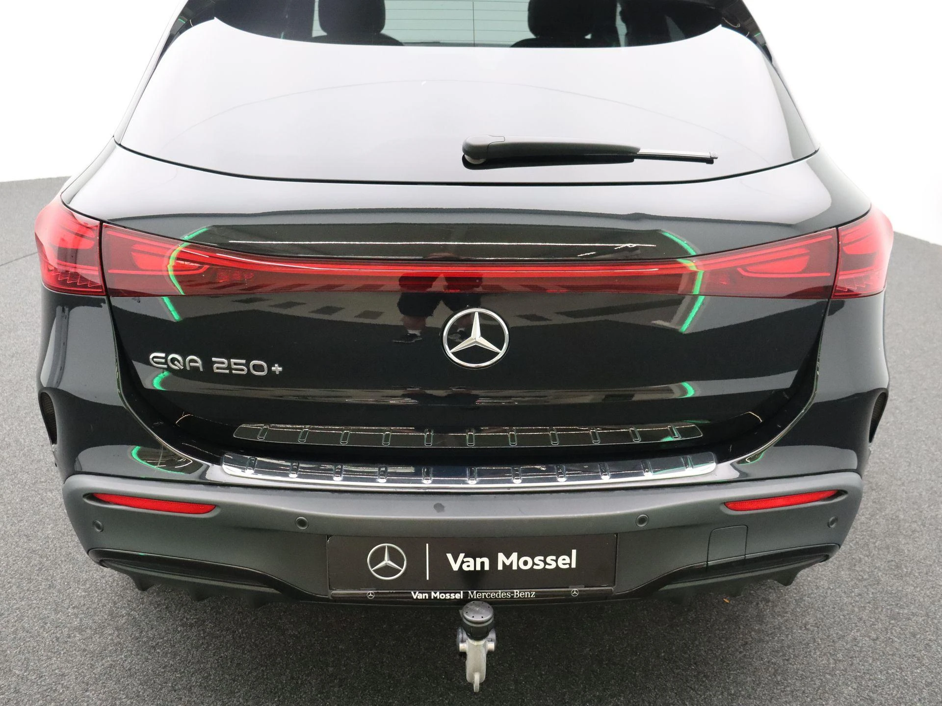 Mercedes-Benz-EQA-image-21