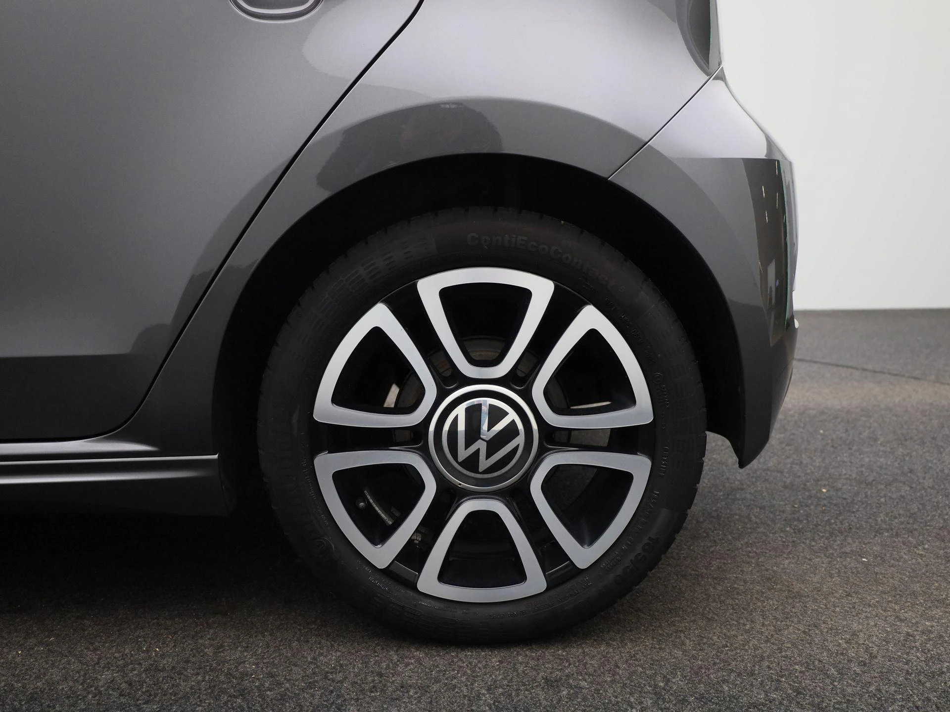 Volkswagen-up!-image-12