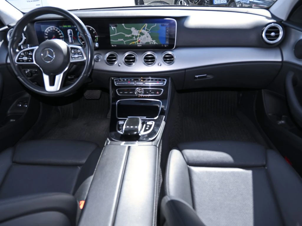 Mercedes-Benz-E-Klasse 300 de-image-11