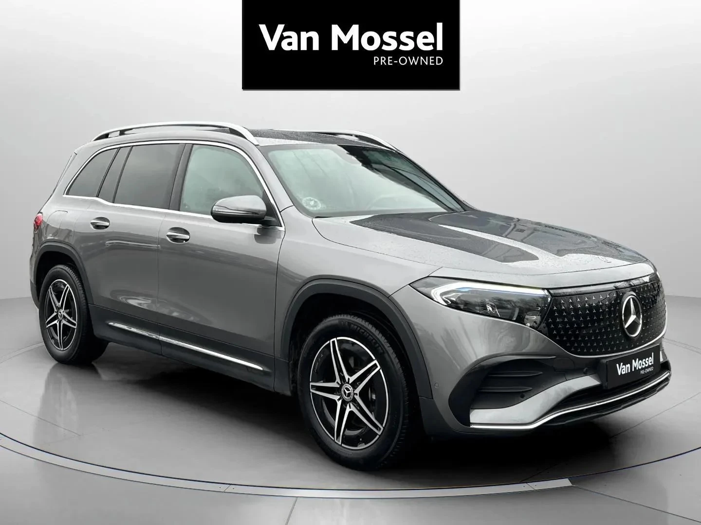 Mercedes-Benz-EQB-image-2