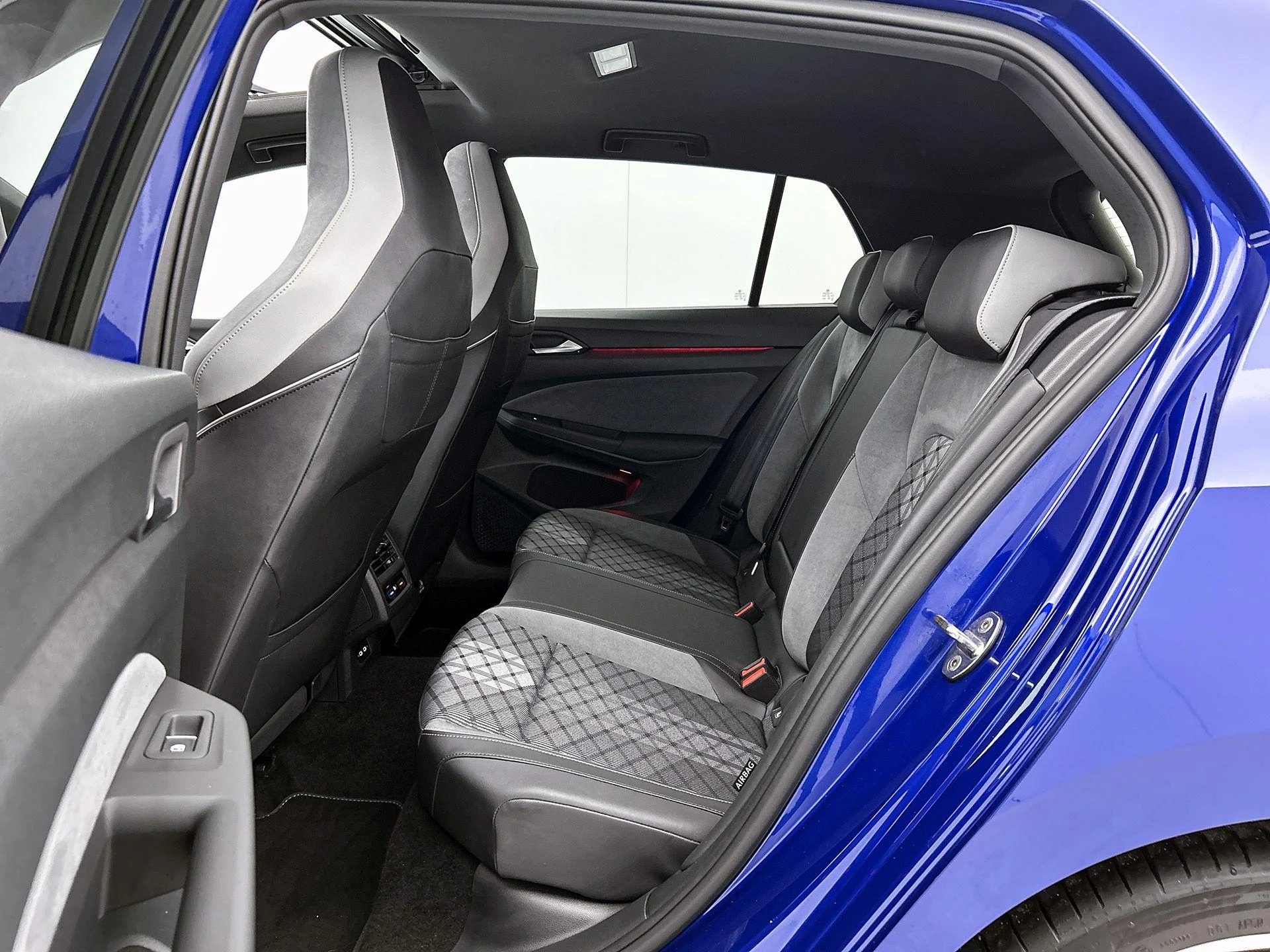 Volkswagen-Golf-image-26