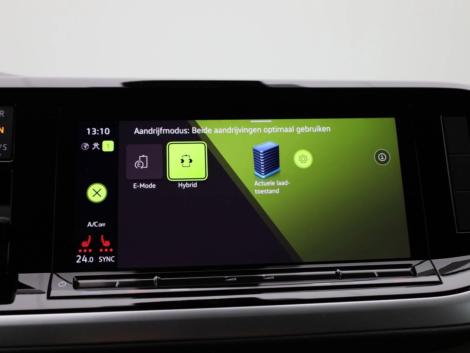 Volkswagen-Multivan-image-28