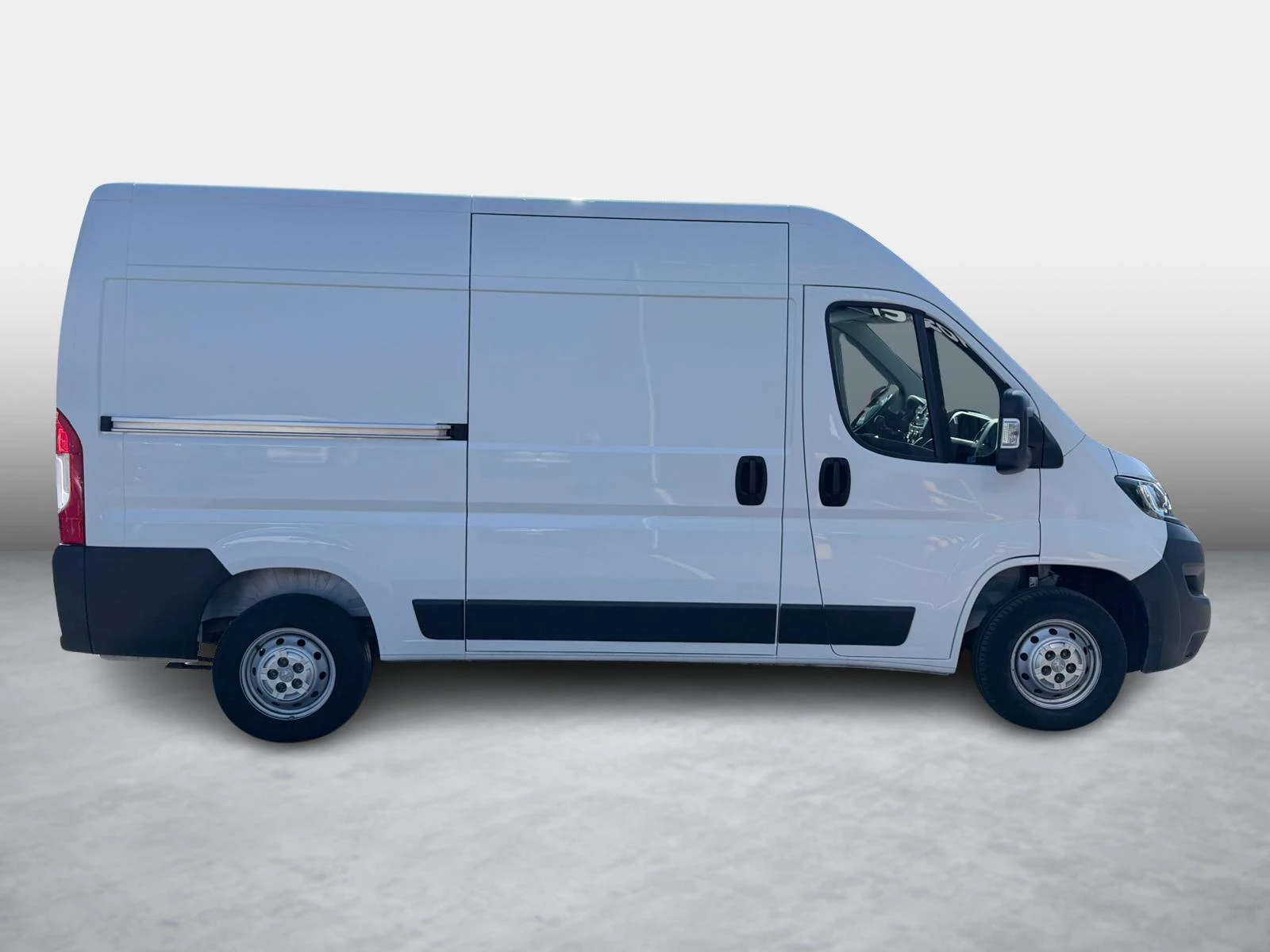 Peugeot Boxer 330 2.2 BlueHDi 140 L2H2 Pro