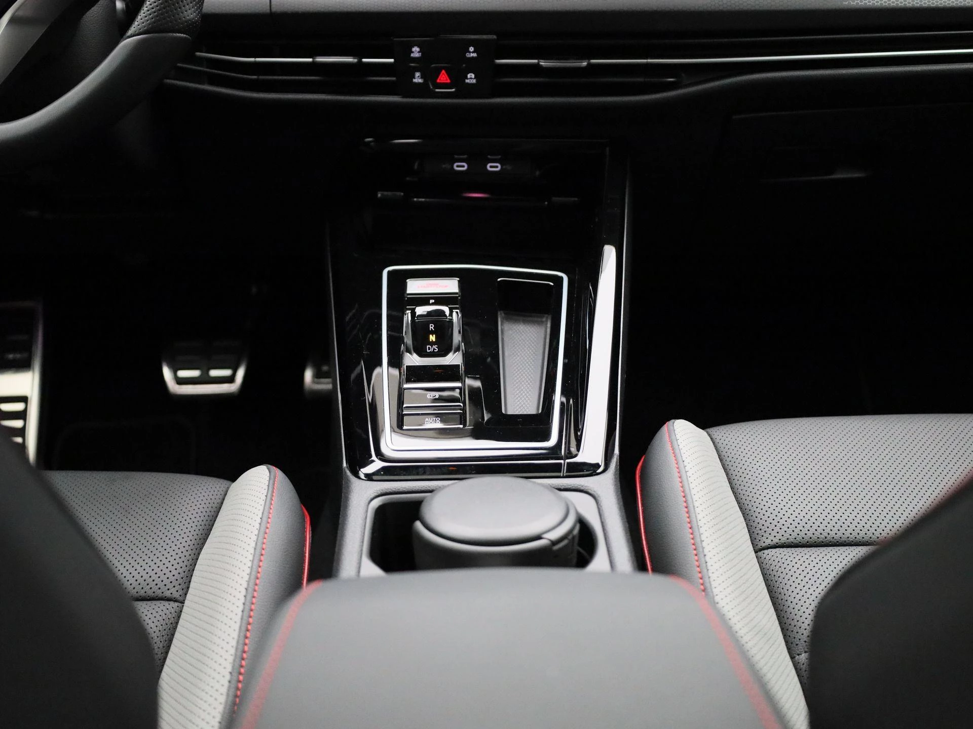 Volkswagen-Golf-image-9