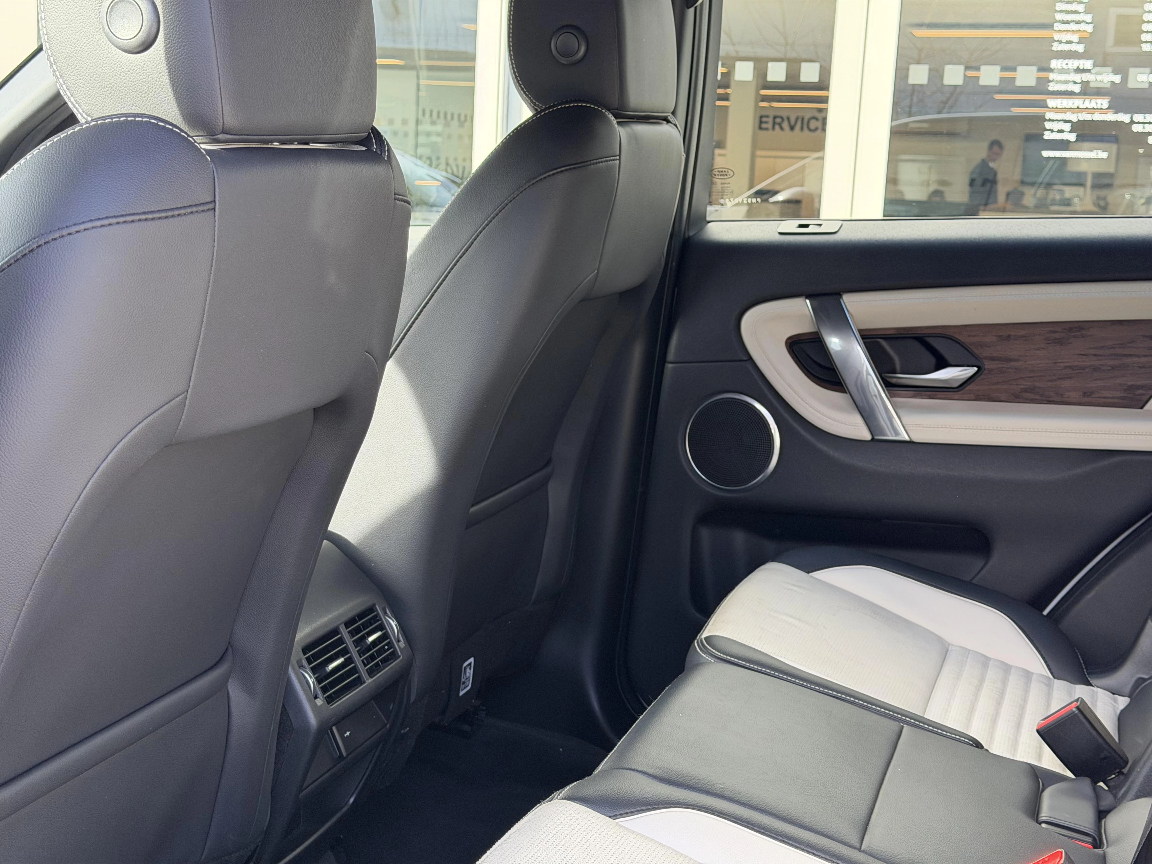 Land Rover-Discovery Sport-image-10